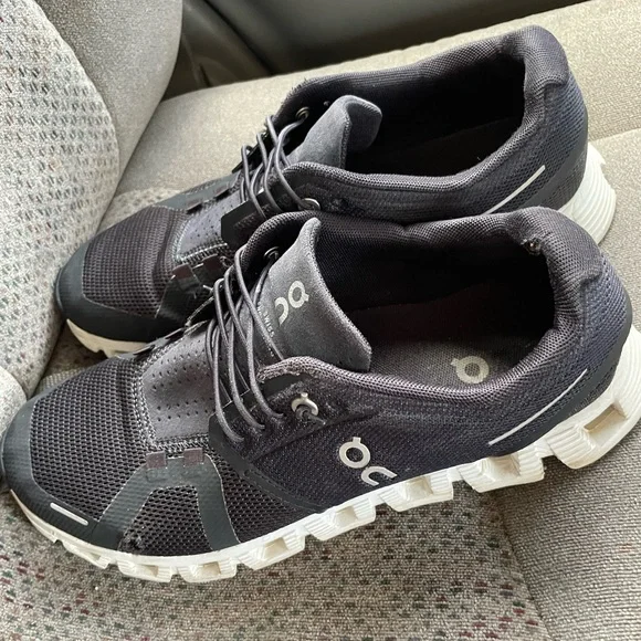 On Running Black and White Athletic Shoes - Picture 4 of 8